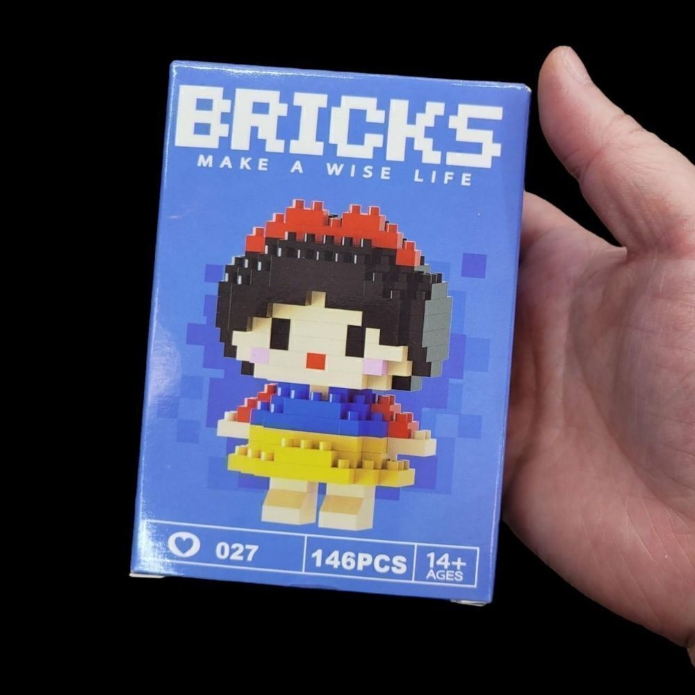 Brand New Disney Snow White Bricks Lego Figure
